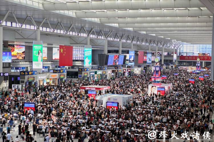 铁路上海站今日迎来客流高峰，预计发送旅客72.3万人次
